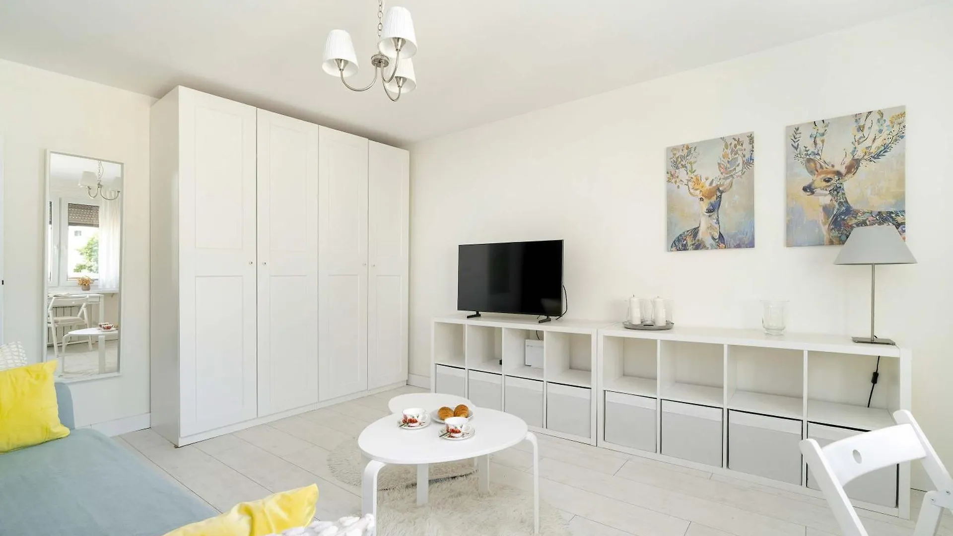 Grochowska Bright Studio With Desk By Noclegi Renters Poznań Lejlighed