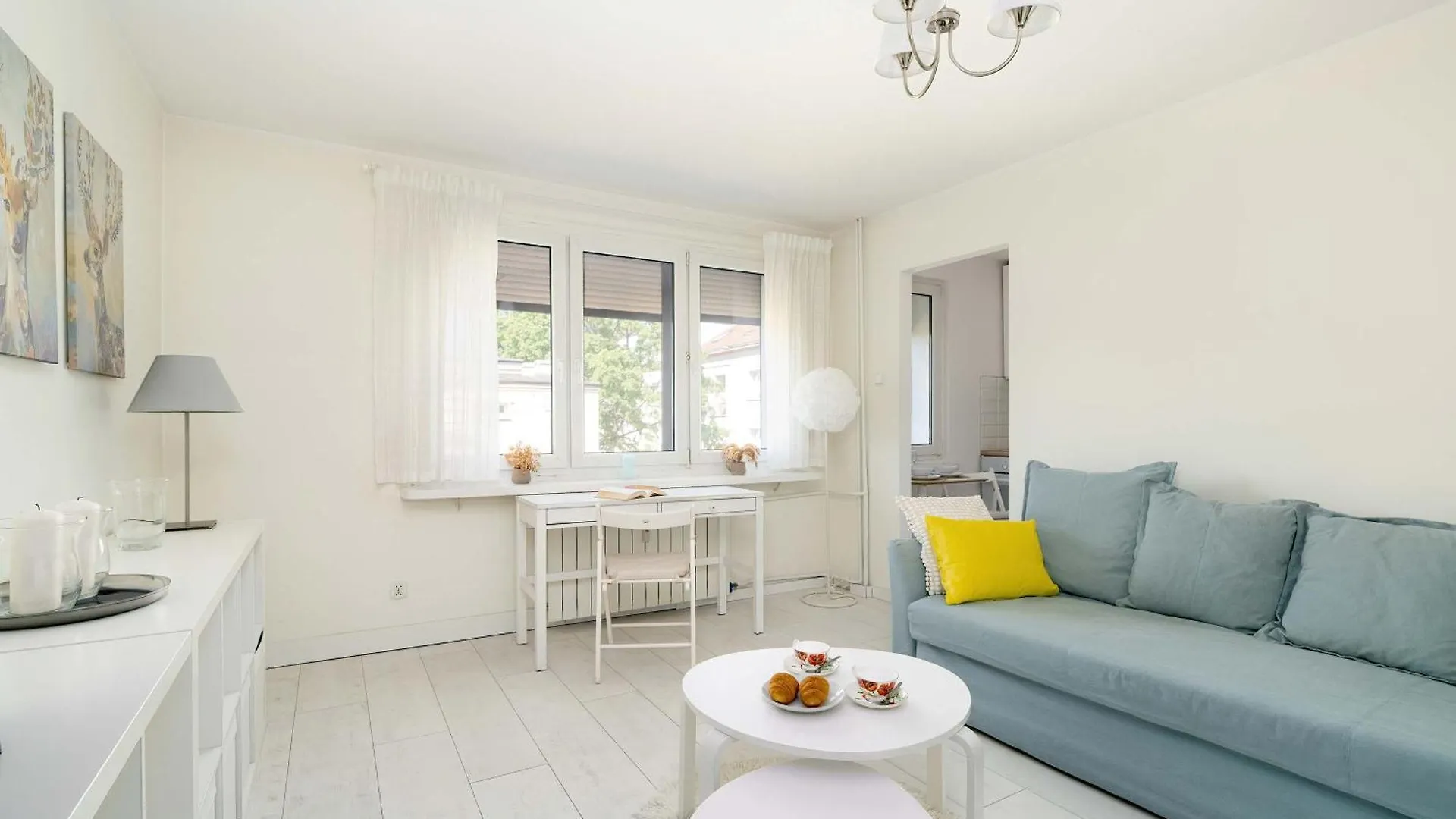 Grochowska Bright Studio With Desk By Noclegi Renters Poznań
